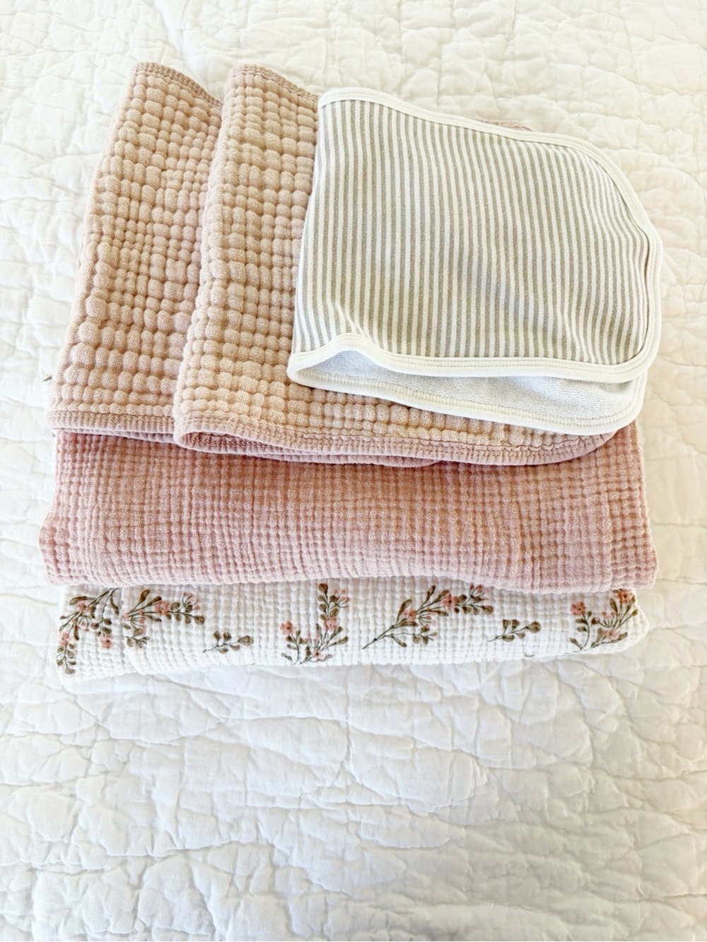 Baby Girls 100% cotton linens bundle burp cloths + muslin blankets